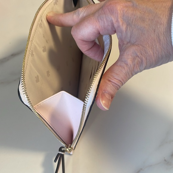 Kate Spade wristlet - Picture 4 of 4